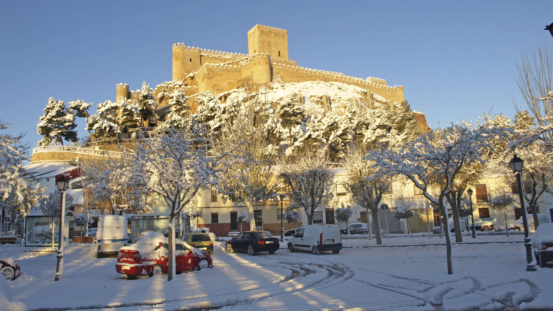 Castillo de Almansa nevado